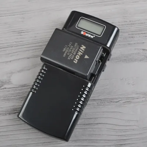 Універсальний зарядний пристрій Soshine SC-M20 з LCD дисплеєм (для фотоапаратів, відеокамер) Вінниця - фото 3