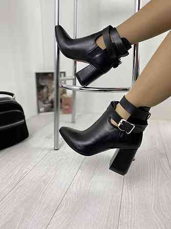 Nivelle Черевики жіночі NIVELLE чорні натуральна шкіра каблук 8см висота 11см 37р. (5600/8057-8 Коломыя