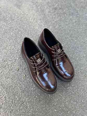 Notta bene Топсайдери жіночі з натуральної лакованої шкіри на низькому ходу шоколадні демісезон Коломия