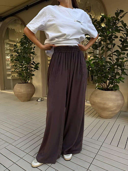 Жіночі базові об'ємні штани в стилі оверсайз турецький велюр Шоколад Одеса - фото 8
