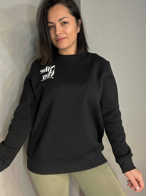 Свитшот женский Pepper&mint 23-18 надпись NO ONE IS YOU флис утепленный по фигуре черный, черный, L Киев - изображение 1