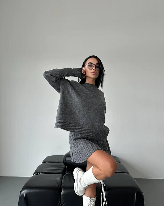 Женский трендовый костюм юбка плиссе с высокой талией + оверсайз свитер Одесса - изображение 4