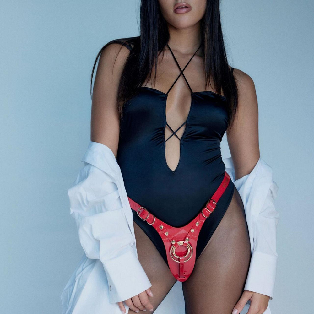 Трусики для страпона Strap-On-Me Leatherette Harness Fabulous - One Size - Red Glossy Sex Aura Київ - фото 2