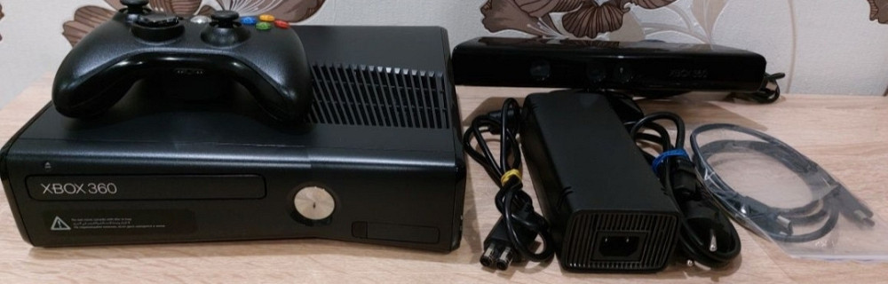 Приставка Xbox 360 Slim 300Gb. Kinect. Київ - фото 3