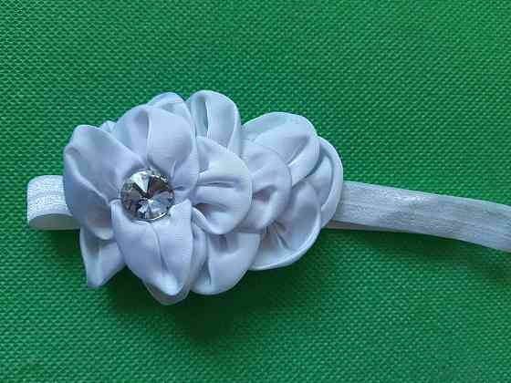 Ошатна пов'язка дитяча біла - квітка 10см, розмір універсальний (на резинці) Київ