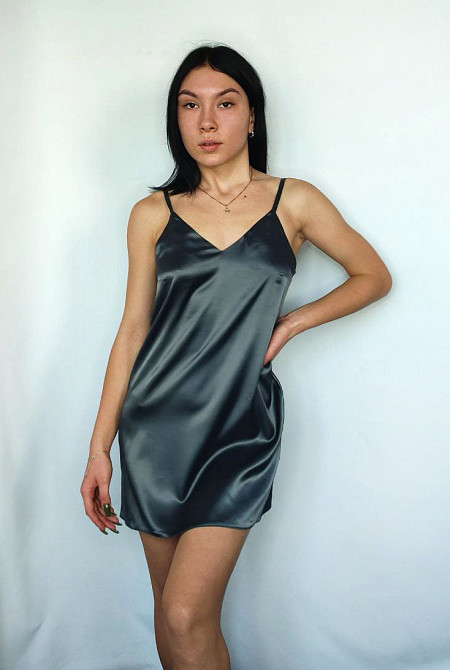 Жіноча нічна сорочка атласна на регульованих бретельках Графітовий M Харків - фото 1