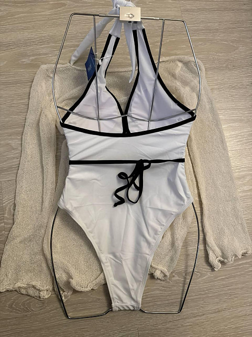 Жіночий суцільний купальник із квіткою Білий L Харків - фото 6