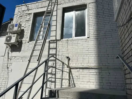 Сдам Офис на пушкина 2\2, но с отдельным входом. Своя вода и канализация. хороший ремонт. Есть парковка перед зданием. Днепр