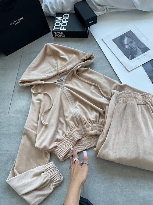 Женский прогулочный оверсайз костюм двойка: кофта и штаны турецкий велюр. Бежевый Одесса - изображение 2