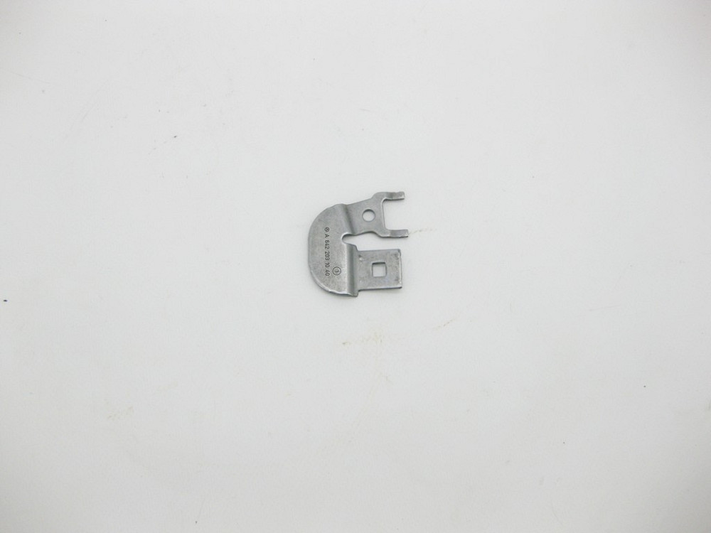 Mercedes-Benz  A6422031040 Кронштейн - тримач перемикаючого клапана водяного насоса S-Class W221 W222 E-Class W212 C207 W213 C238 GLC X253 Одесса - изображение 1