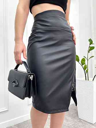 Юбка из экокожи до колена 