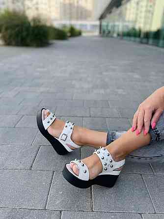 SOTHBY'S Босоніжки жіночі білі Sothby 's M-90 літні шкіряні на танкетці / Модні босоніжки 36р. Коломыя