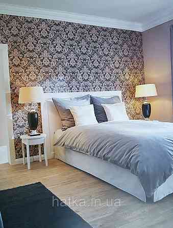 Шпалери вінілові на флізеліні Rasch Trianon Xlll 0.53х10 класика структурні вензелю квіти рожеві на чорному Київ