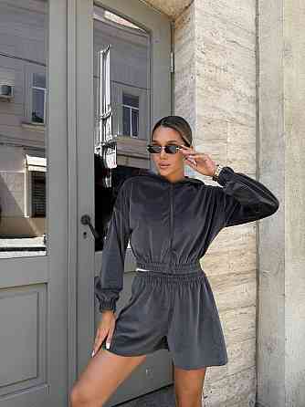 Жіночий стильний костюм-двійка: кофта та шорти зі стразами велюр Графіт, 42/44 Одеса