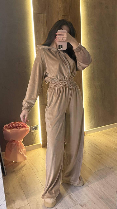 Жіночий стильний повсякденний комбінезон велюр плюш Бежевий, 42/44 Одеса - фото 3