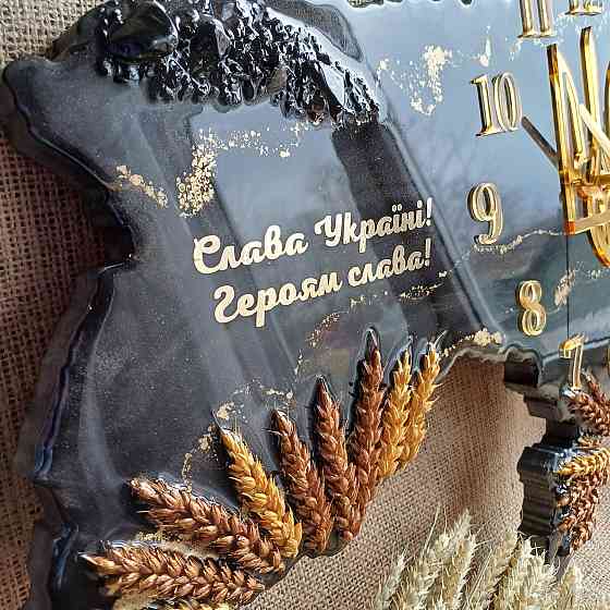 Годинник настінний 40 * 25 см з епоксидної смоли ручної роботи "Карта України" з колоками та гербом Дніпро