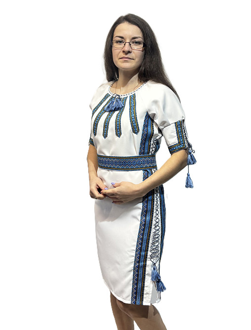 Женское вышитое национальное платье с регулирующейся шнуровкой по бокам с синим орнаментом 62 Киев - изображение 1