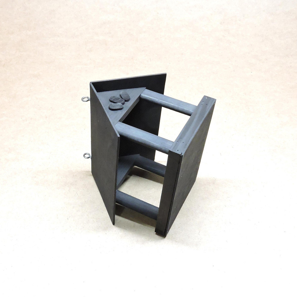 Кормушка садовая для птиц 