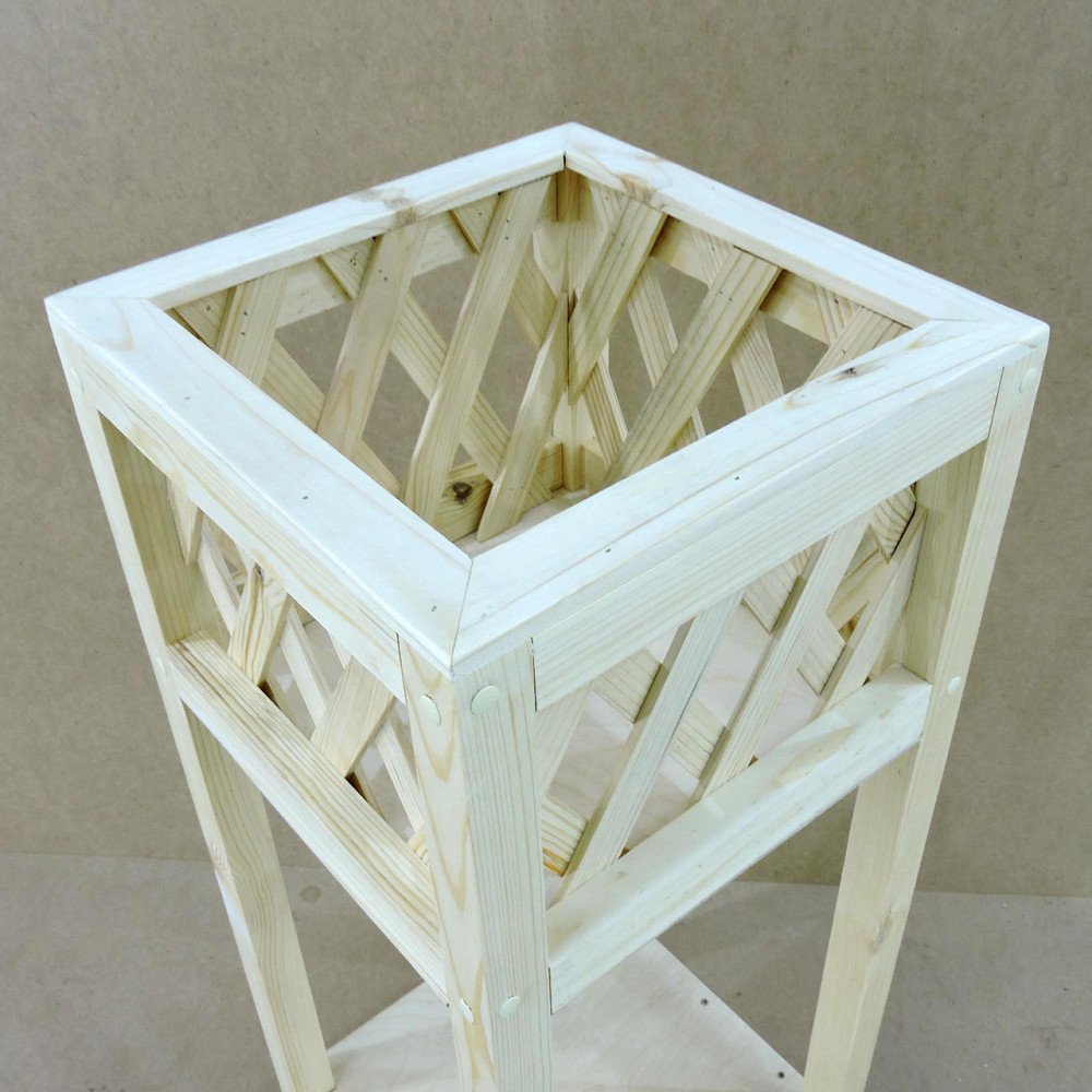 Кашпо на стойке 