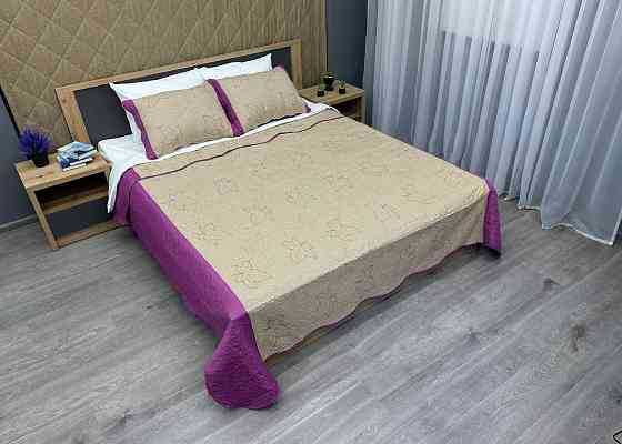 Покривало стьобане з наволочками Expo Trade листя 220x220 (+-10 см) бежевий з пурпуровим (85-147) Київ