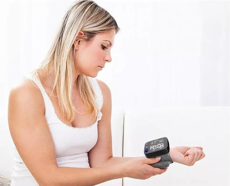 Профессиональный автоматический тонометр на запястье, прибор с памятью. Точный аппарат для измерения давления и пульса Днепр - изображение 10