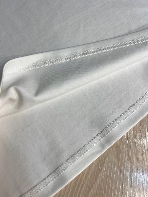 Футболка жіноча A-N 26001 базова однотонна з невеликою вишивкою ведмедик попереду середня довжина one size, білий, one size Київ - фото 19