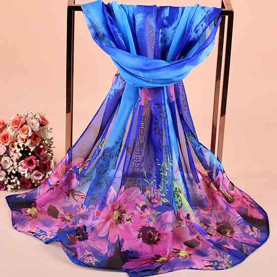 Женский шарф с принтом цветов шифоновый 150 на 48 см сине-розовый Киев