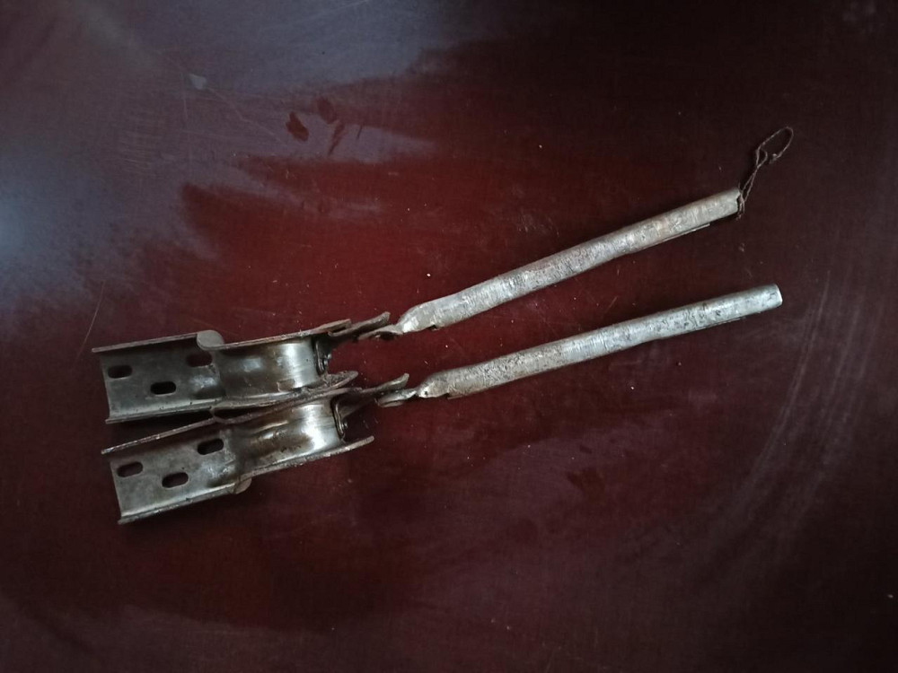 Петля крышки багажника в сборе ГАЗ-21. СССР. Харьков - изображение 1