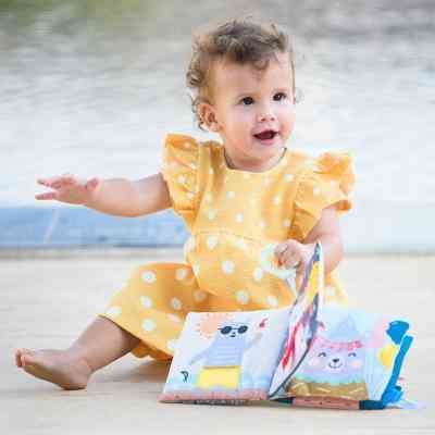 Развивающая игрушка Taf Toys книжка для коляски - Что наденет мишка Пол (12605) Винница