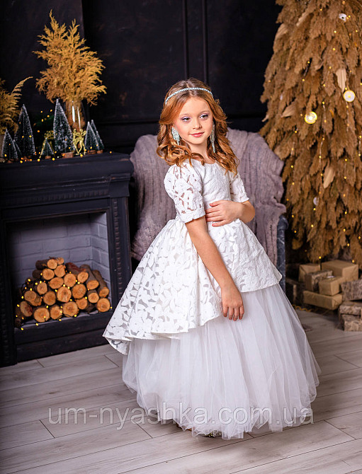 Довга молочна сукня з видовженою спідницею з мережива Кривий Ріг - фото 3