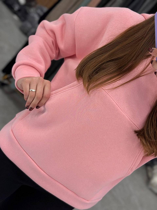 Женское теплое худи свободного кроя с накатом на спине турецкая трехнитка на флисе Розовый, 46/48 Одесса - изображение 4