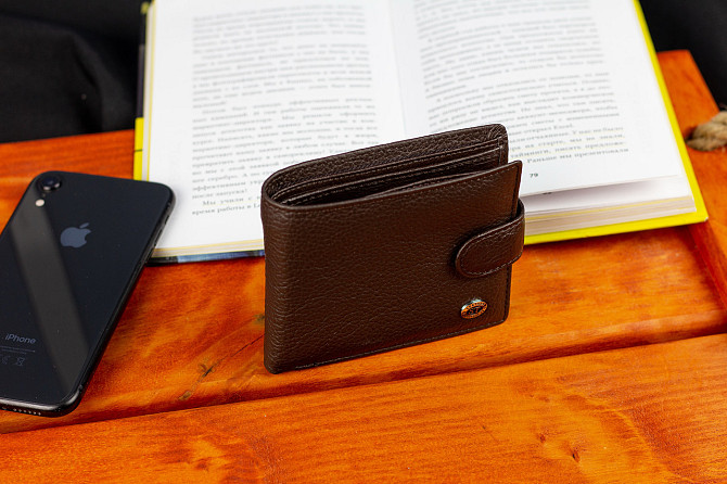 Коричневе чоловіче портмоне з натуральної шкіри з фіксацією ST Leather ST103 Київ - фото 10