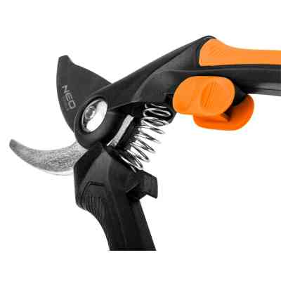 Секатор Neo Tools плоскостной, d реза 20мм, 210мм, 178г (15-210) Винница