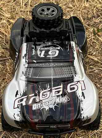 Машинка на пульту на радіокеруванні 1:18 2акумулятора в комплекті. Харків