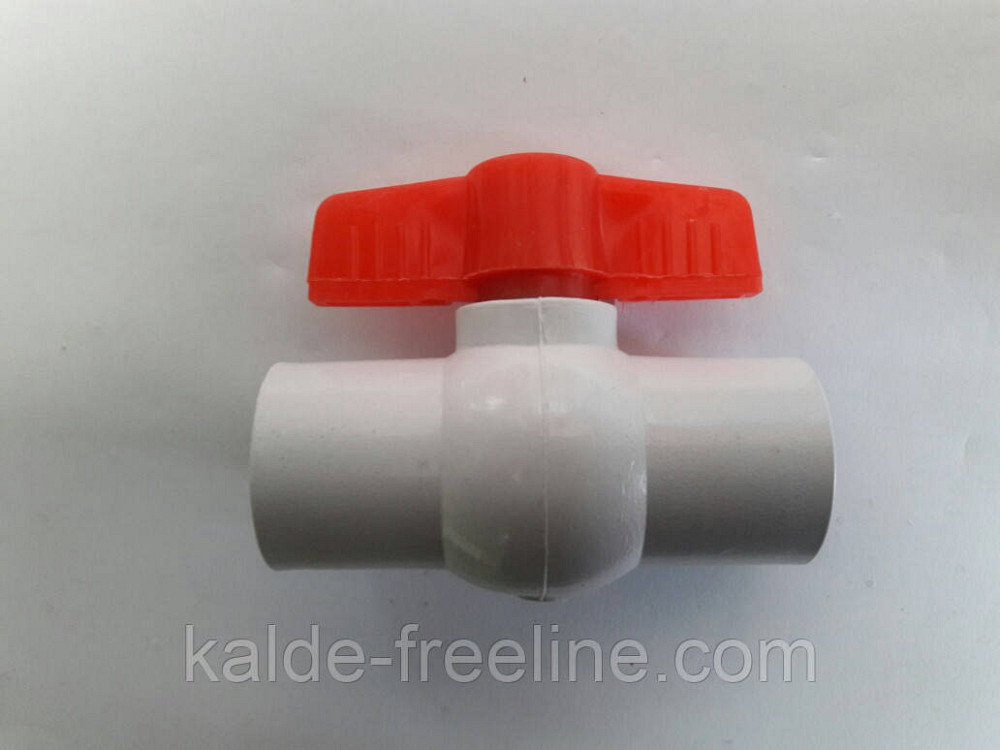 Кран пластиковый с резьбой 1