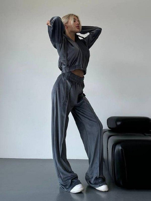 Женский прогулочный плюшевый костюм тройка: кофта топ и штаны велюр-плюш Графит, 46/48 Одесса - изображение 2