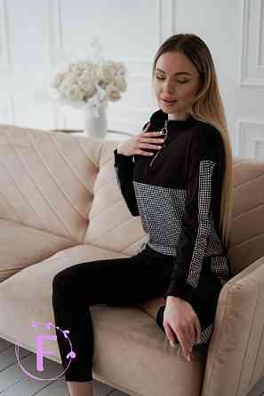 Повседневный женский костюм из трикотажа 