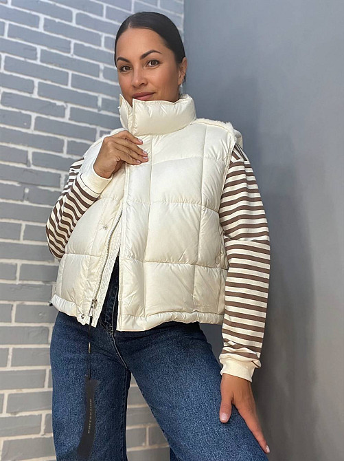 Жилетка женская Lady Yep 9039 стеганная короткая вставка из экокожи на спине молочная, молочний, 46 Киев - изображение 11