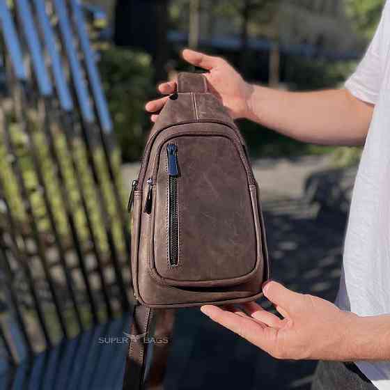 Стильная мужская сумка-слинг нагрудная из натуральной кожи на молнии коричневая Киев