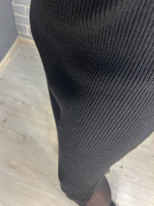 Платье женское Accorddream 2287 теплое вязаное свитер рубчик воротник стойка разрезы миди, черный, 44-48 Киев - изображение 12