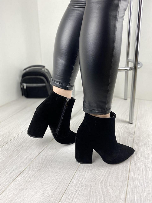 Модні черевики жіночі демісезонні весна-осінь чорні з натуральної замші на підборах р. 36, 37 2 Коломия - фото 4