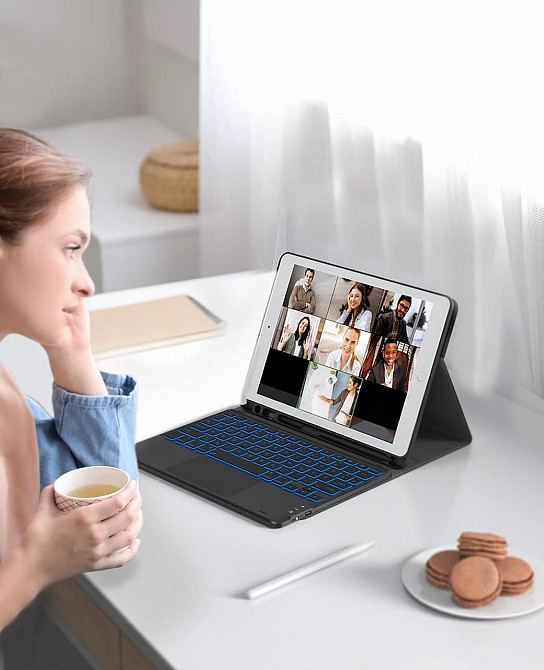 Чохол з Bluetooth клавіатурою для iPad 10.2" 9, 8, 7 покоління з кольоровою підсвіткою, з тачпадом, тримачем стилуса QWERTZ Київ - фото 7