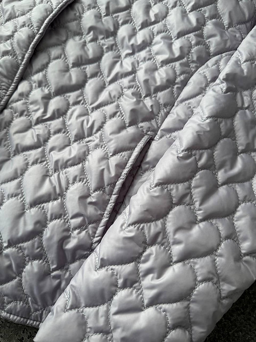 Женская повседневная куртка с сердечками на кнопках плащевка Лаке на силиконе Серый Одесса - изображение 3