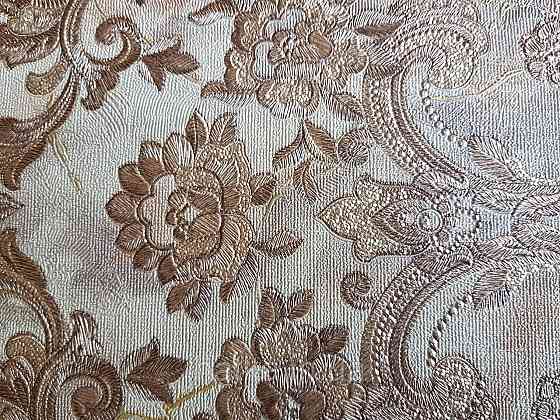 Шпалери метрові вінілові на флізелін Grandeco Poem вензелі структурні золотисті на бузковому Київ