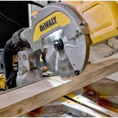 Торцовочная пила DeWALT DWS777 Винница