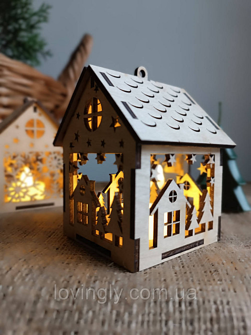 Новогодний домик из дерева с LED подсветкой 13 см - праздничный декор и подарок Ирпень - изображение 1
