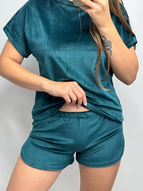 Пижама женская футболка + шорты из плюшевого велюра Зелёный S Харьков - изображение 3