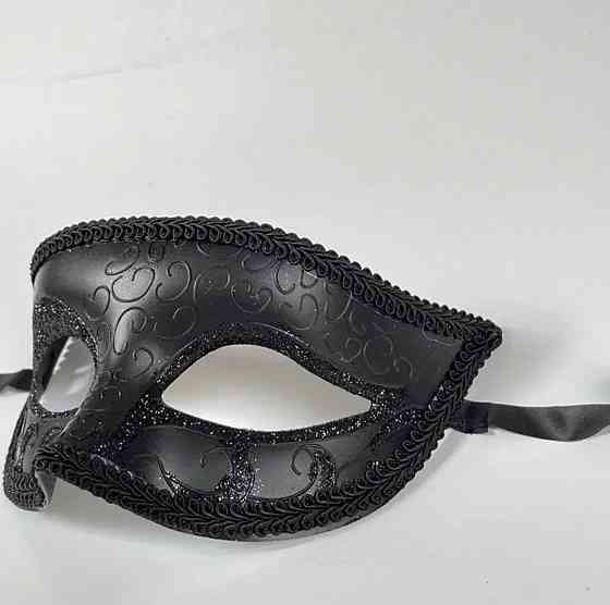 Маска карнавальная пластиковая унисекс one size черный Киев