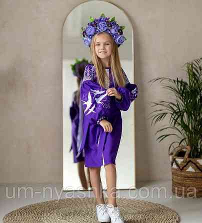 Детское вышитое льняное платье с ласточками 