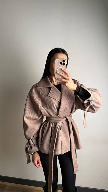 Женское трендовое пальто с двубортной застежкой на пуговицы и поясом Одесса - изображение 3